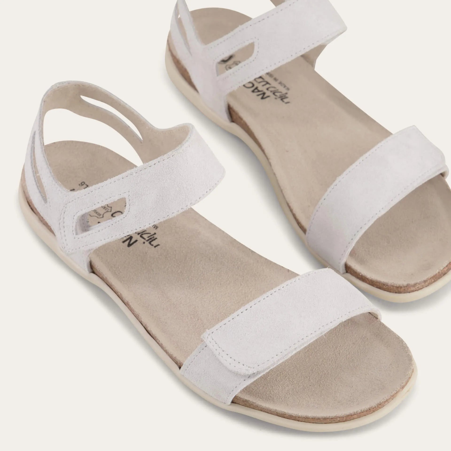 נעל קורטני שפאלט לבן - נאות ישראל