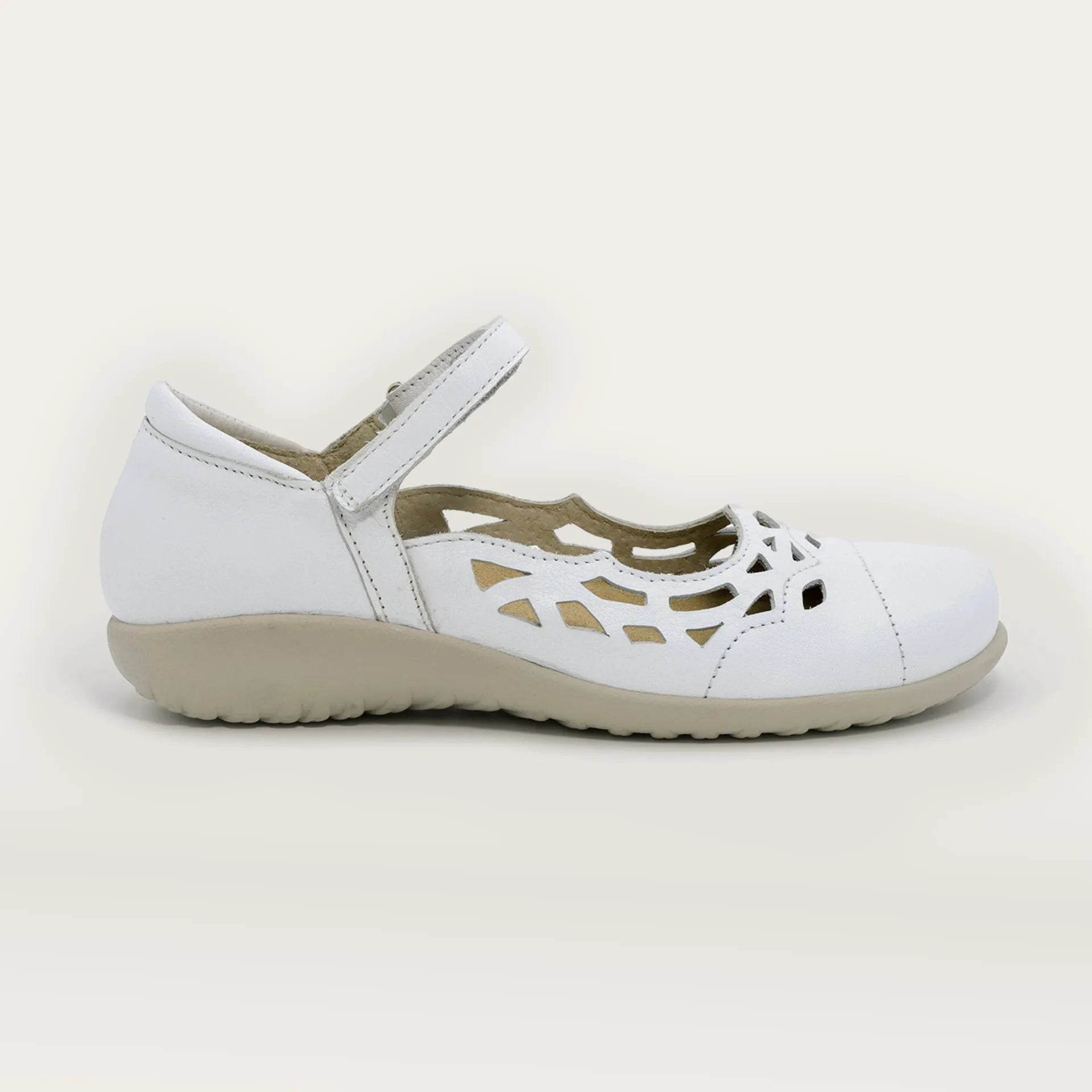 נעל אגאתיס ש.לבן מט שבור - נאות ישראל