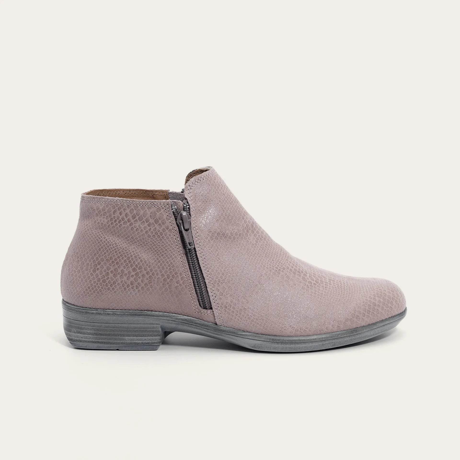 נעל האלם שפלט נחש ורוד - נאות ישראל