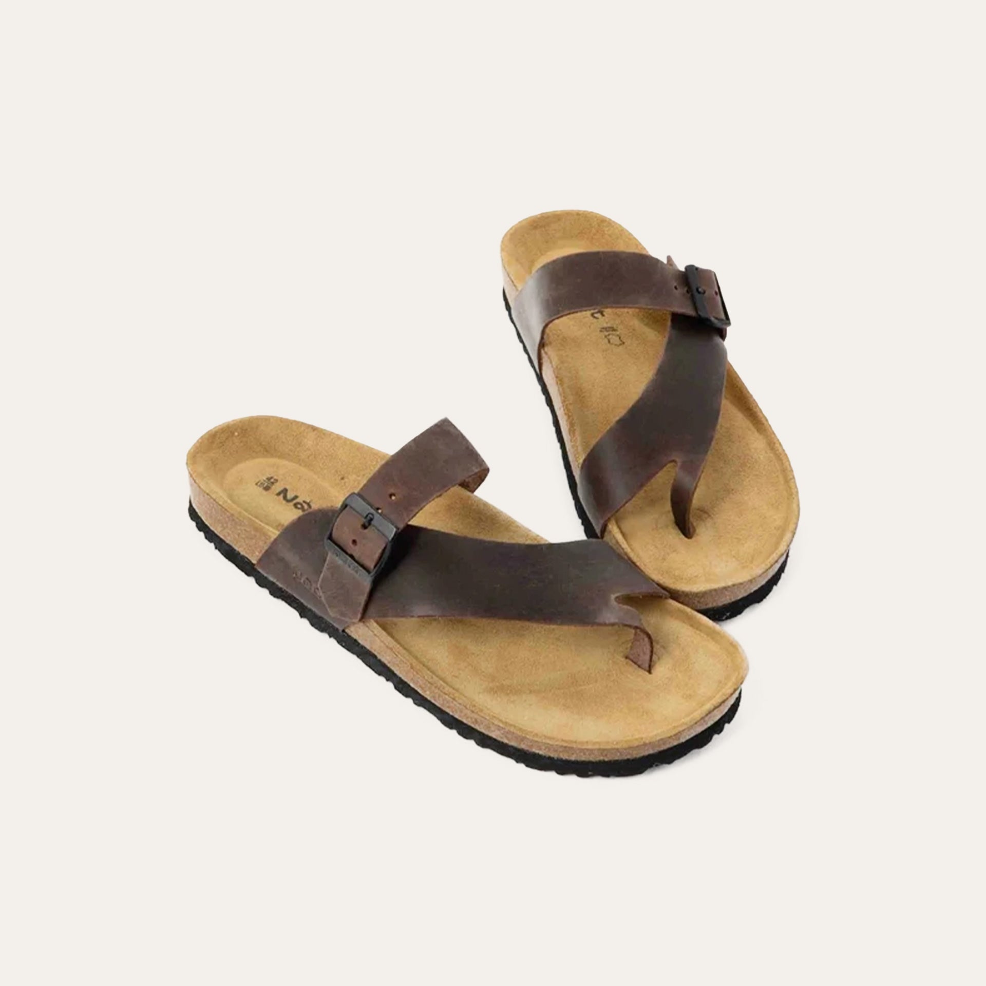 עומר גבר חום