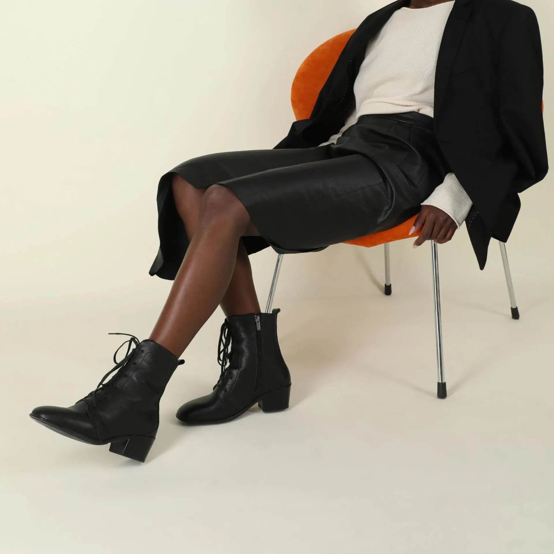 נעל מג'סטי ע.שחור אטום מים - נאות ישראל