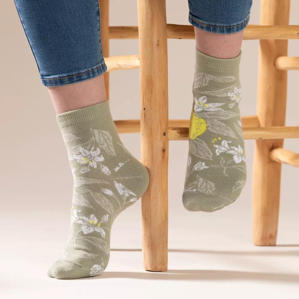 פרחים רבע נשים ירוק בהיר